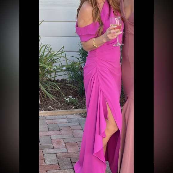 Elliatt One-Shoulder Magenta Dress - Picture 2 of 3